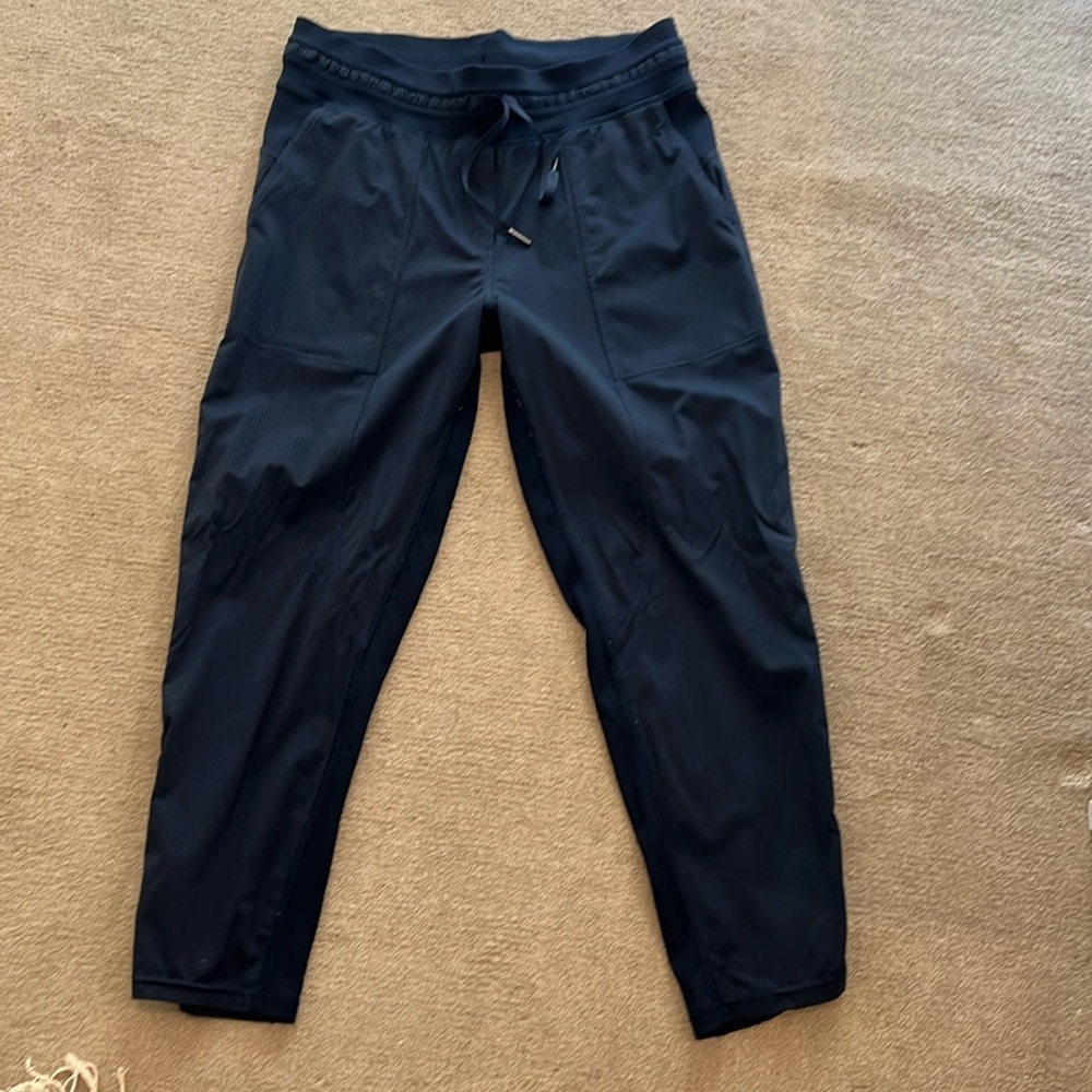 Lululemon Mid rise cropped studio pants